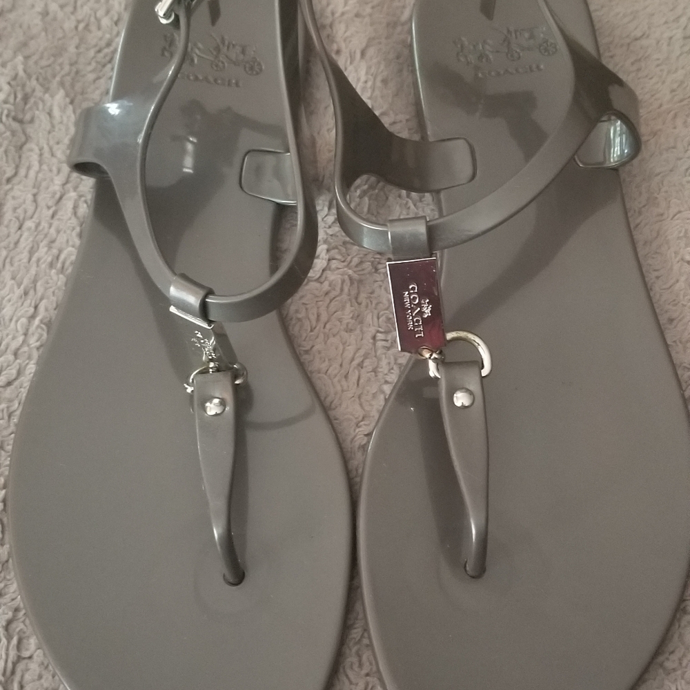 Flat thong sandals